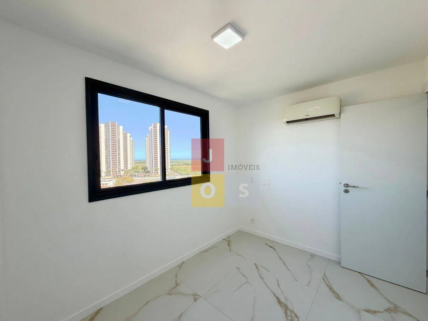 80 m² apartment with 2 bedrooms and a glass balcony — photo 37