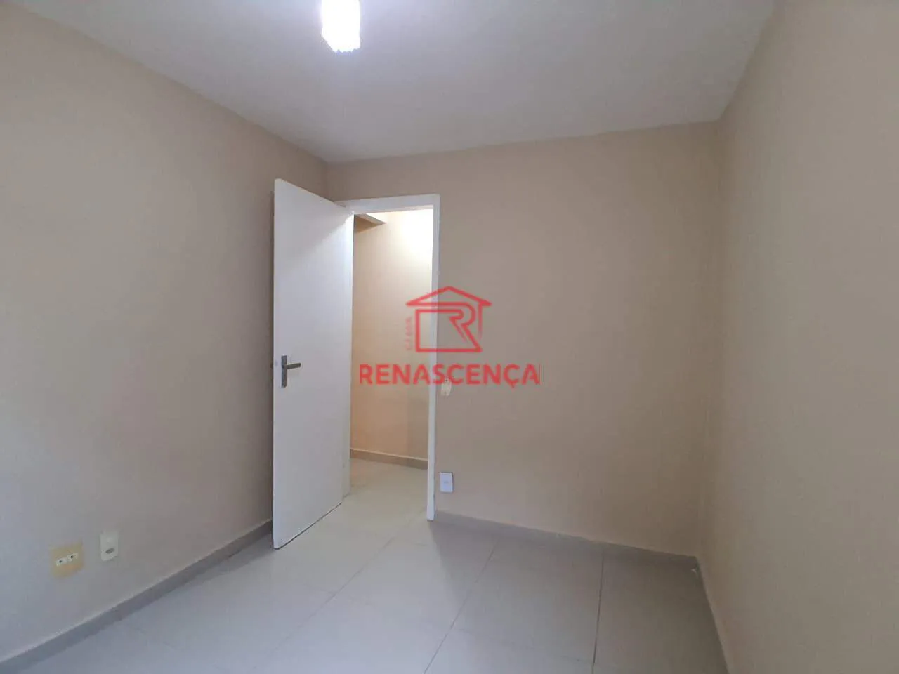 3-bedroom apartment in a building with a pool — photo 21