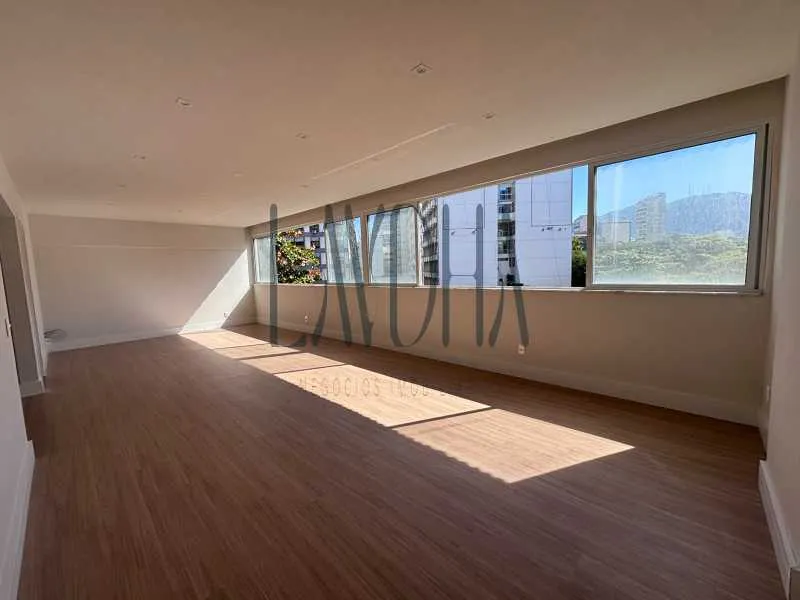 Apartment with 4 bedrooms, 1 en-suite, 138 m² — photo 4