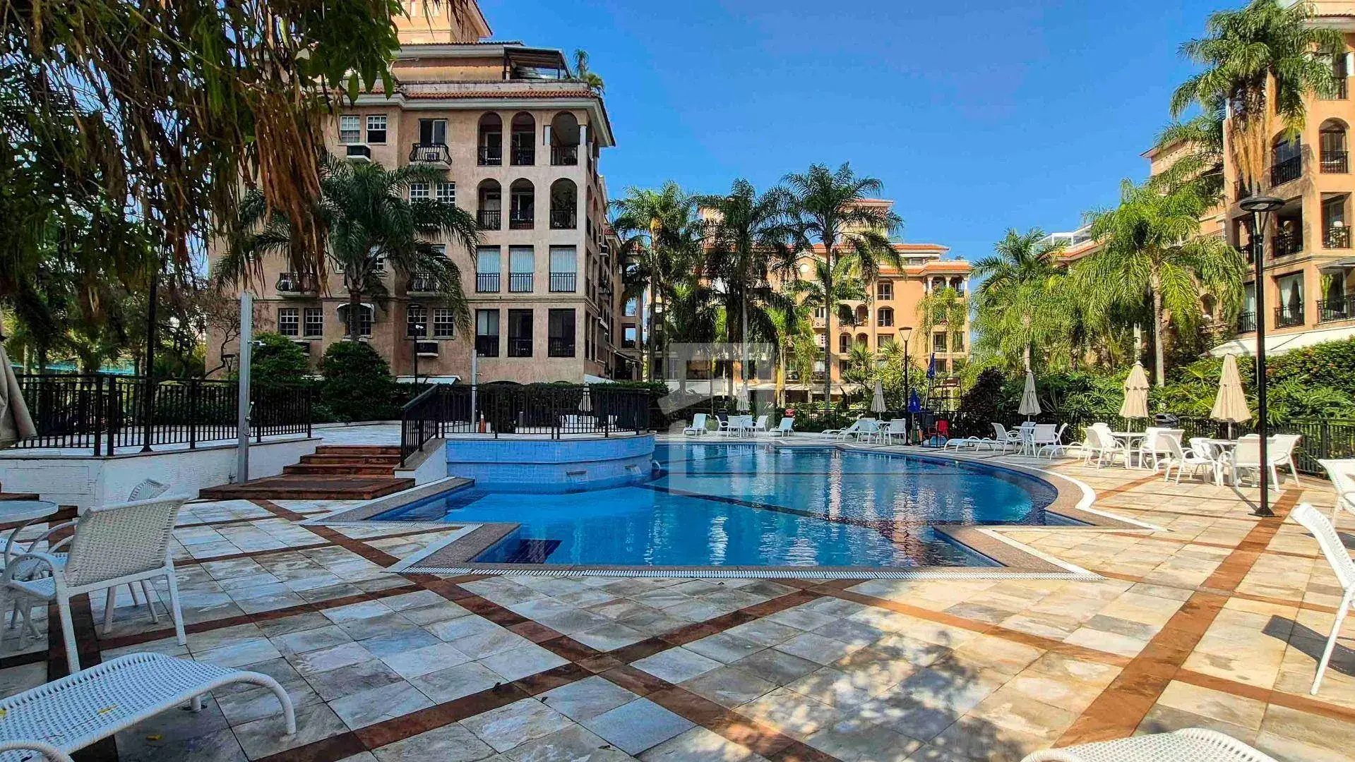 2-bedroom apartment with balcony and 105 m² — photo 39