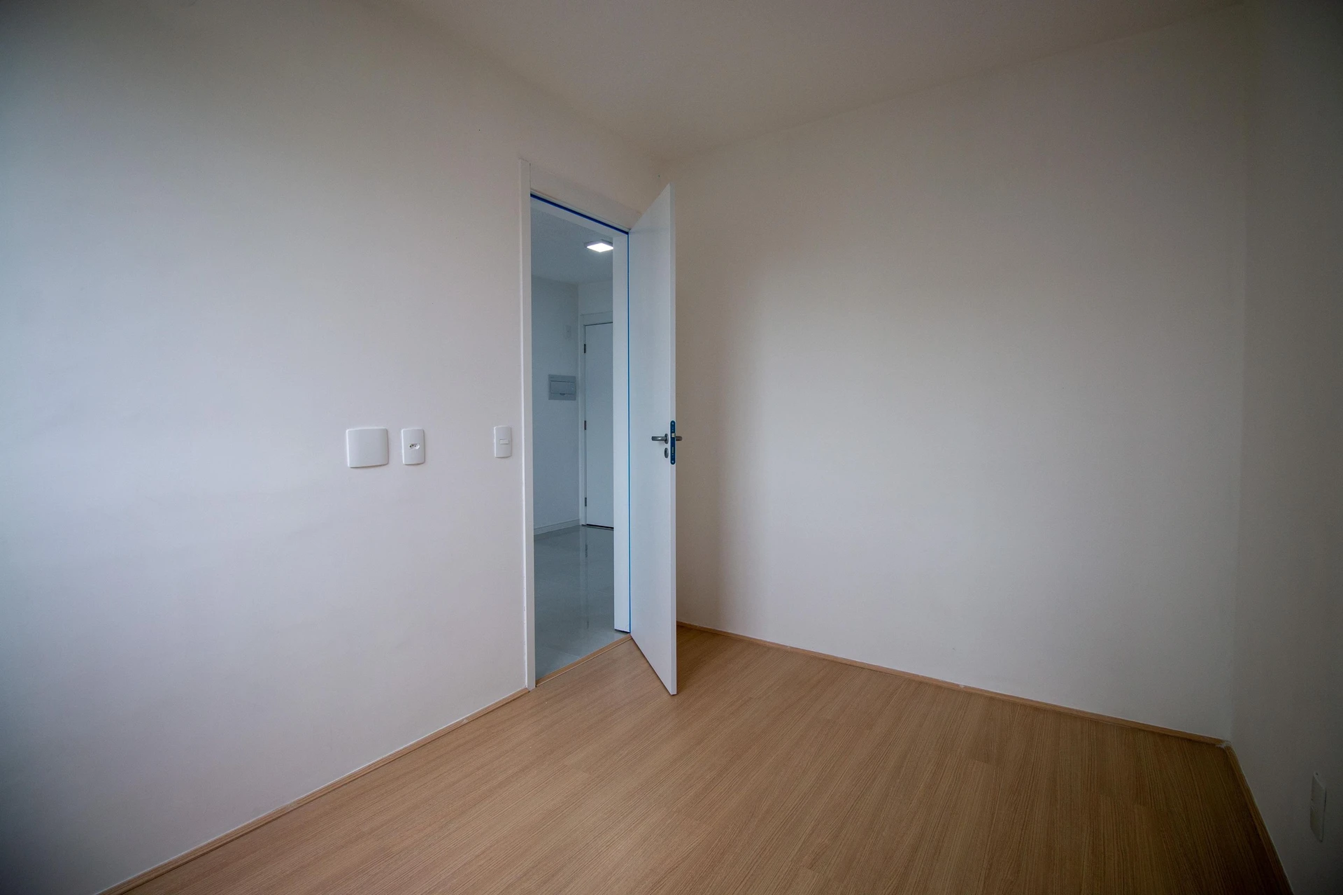 2-bedroom apartment in a building with a gym — photo 28