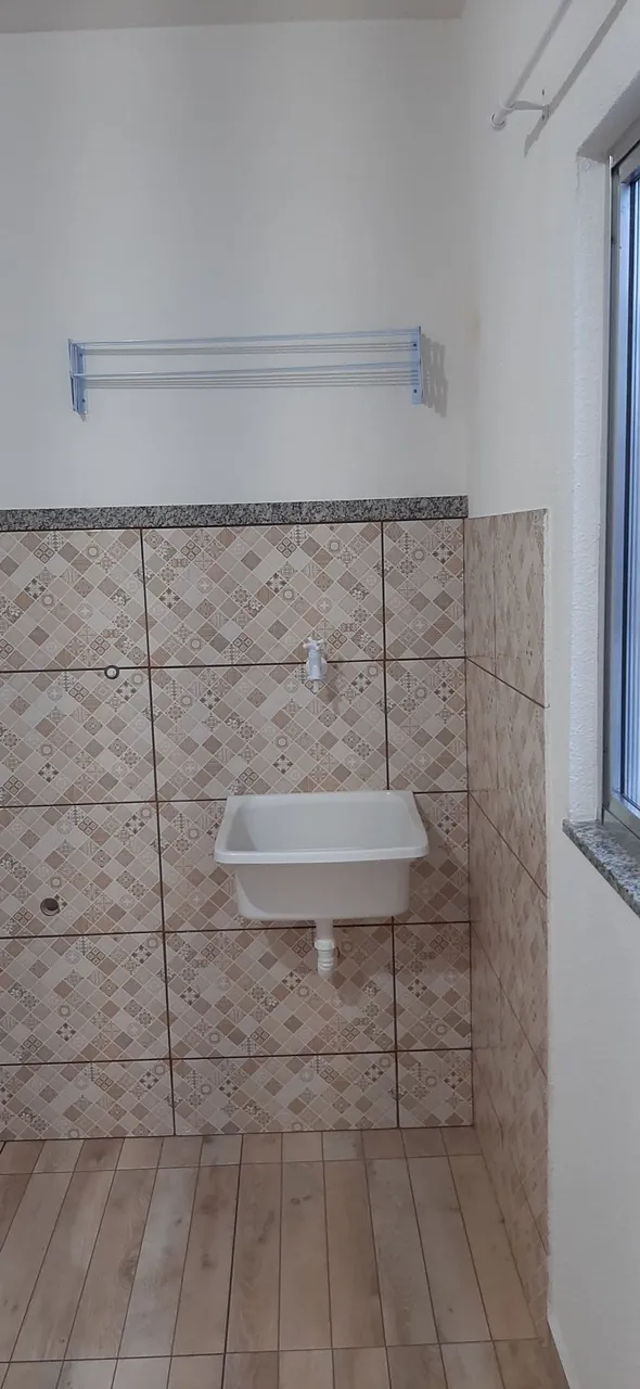 Studio-sized kitinete with 1 bedroom and compact kitchenette — photo 3