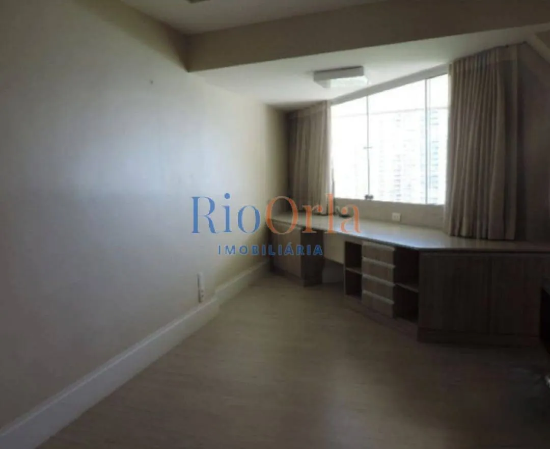 Unfurnished apartment with 4 bedrooms and 5 bathrooms — photo 24