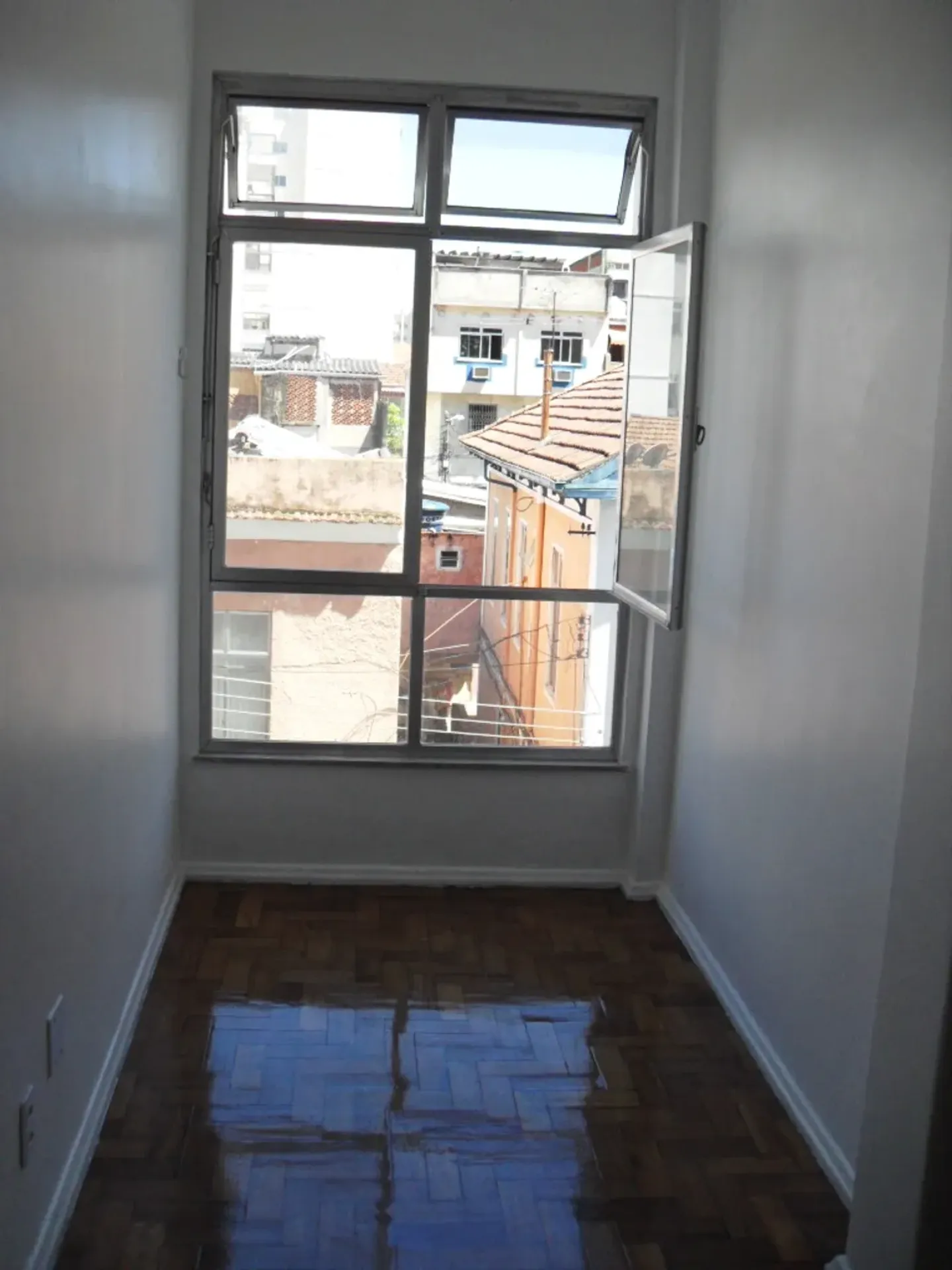 Apartment, 81 m², with wood or laminate floors — photo 5