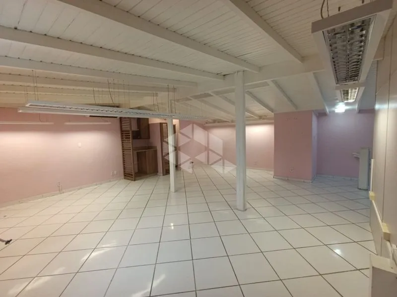 80 m² studio with balcony and air conditioning — photo 9