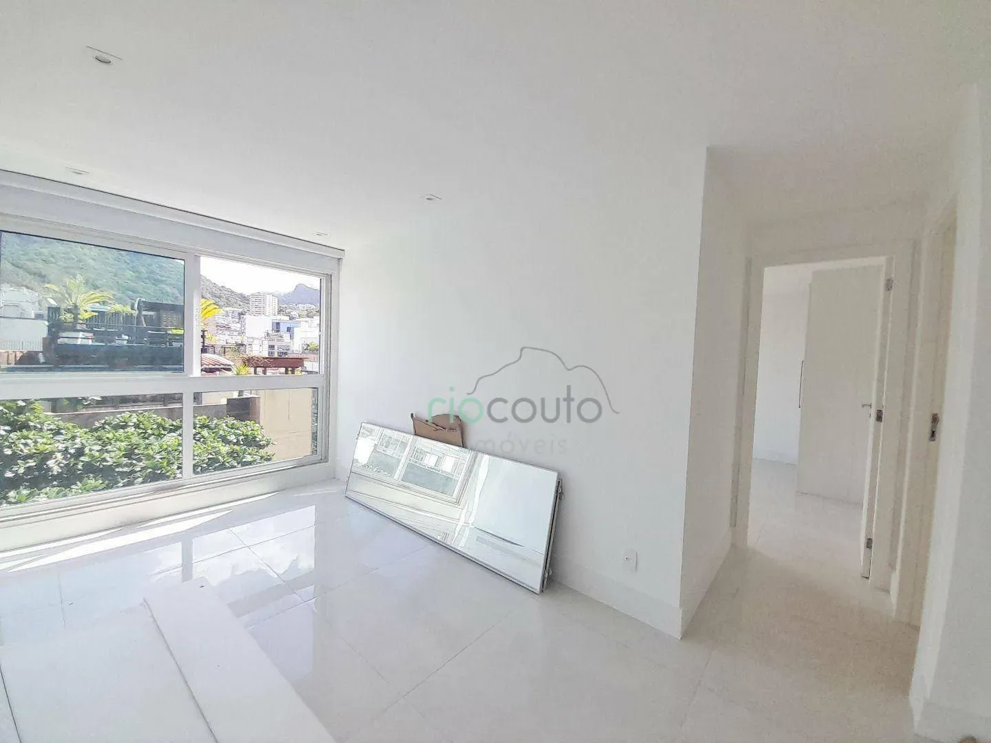 Apartment with 4 bedrooms and a balcony — photo 41