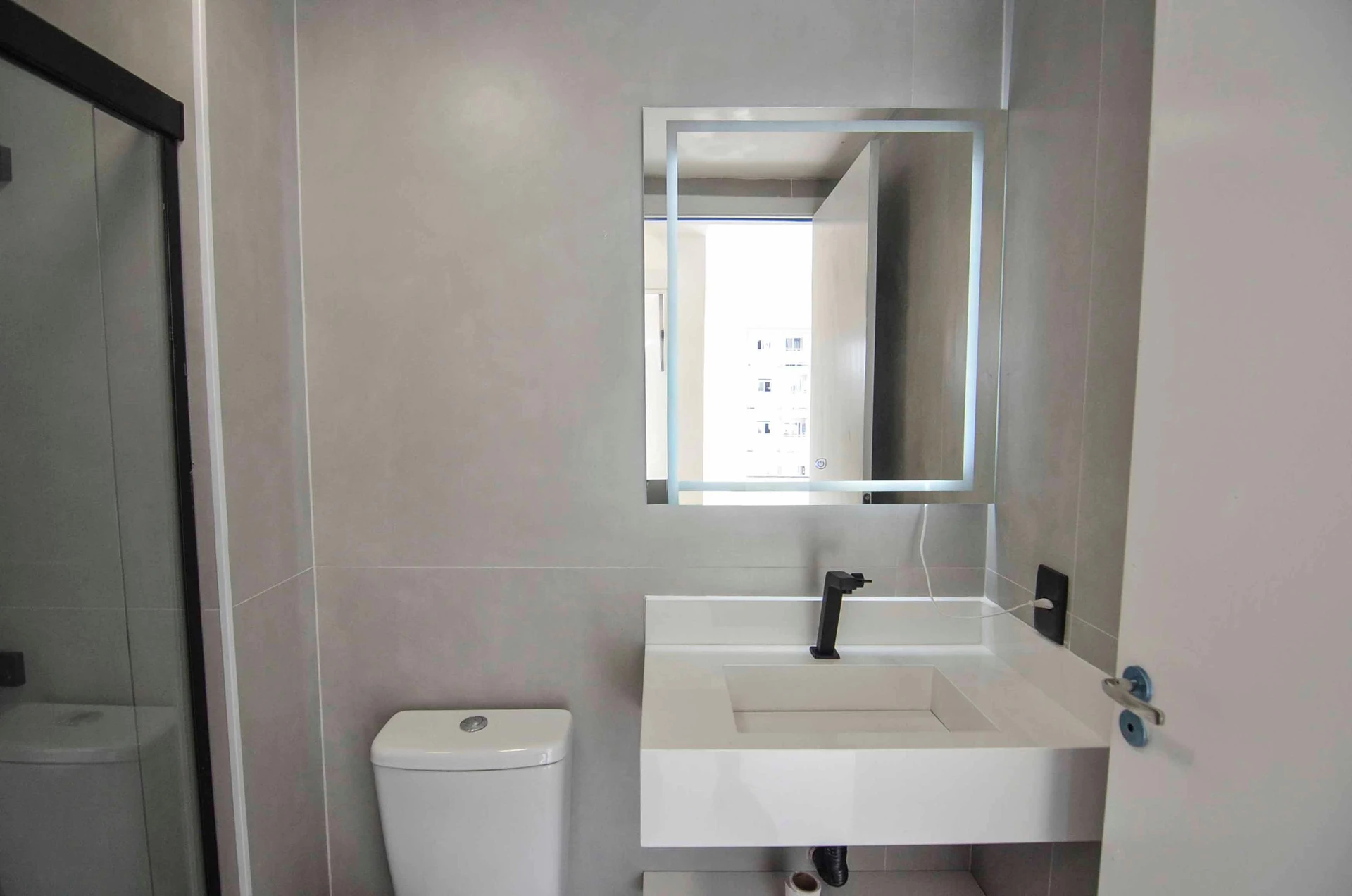 Apartamento de 2 quartos com varanda fechada de vidro — photo 14