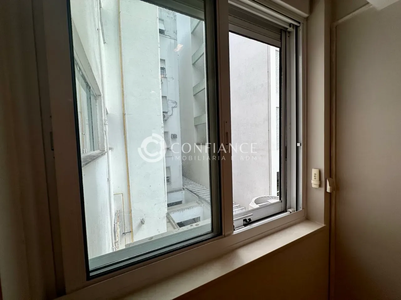 Квартира з 4 спальнями та дерев'яною підлогою або ламінатом — photo 14