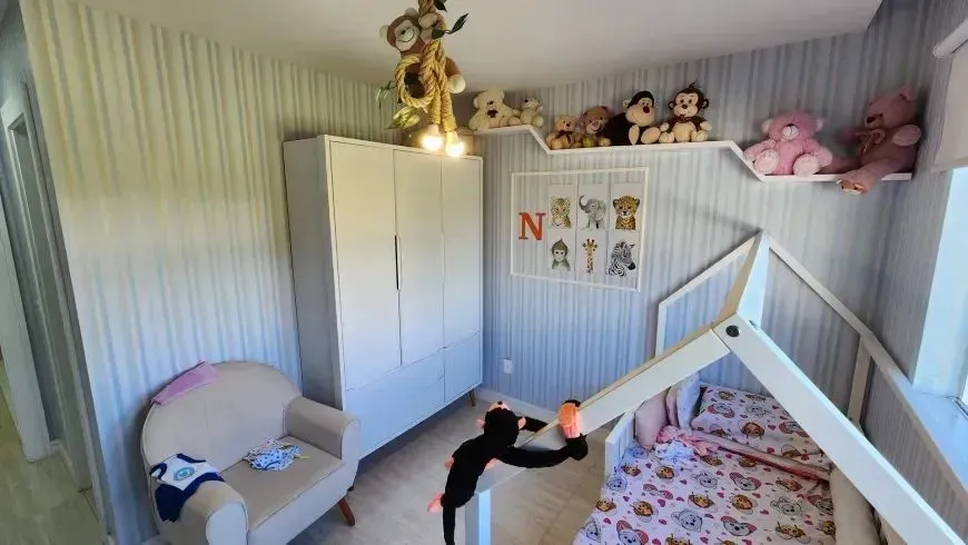 House with 5 bedrooms and an open-plan kitchen — photo 10