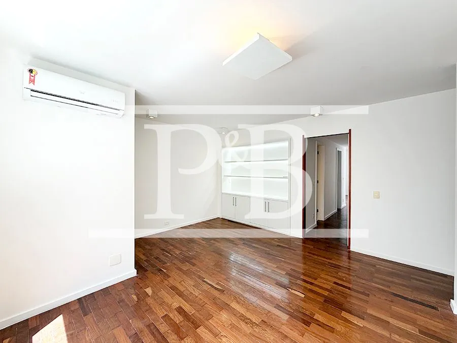 4-bedroom apartment with a walk-in closet in Rio de Janeiro — photo 24