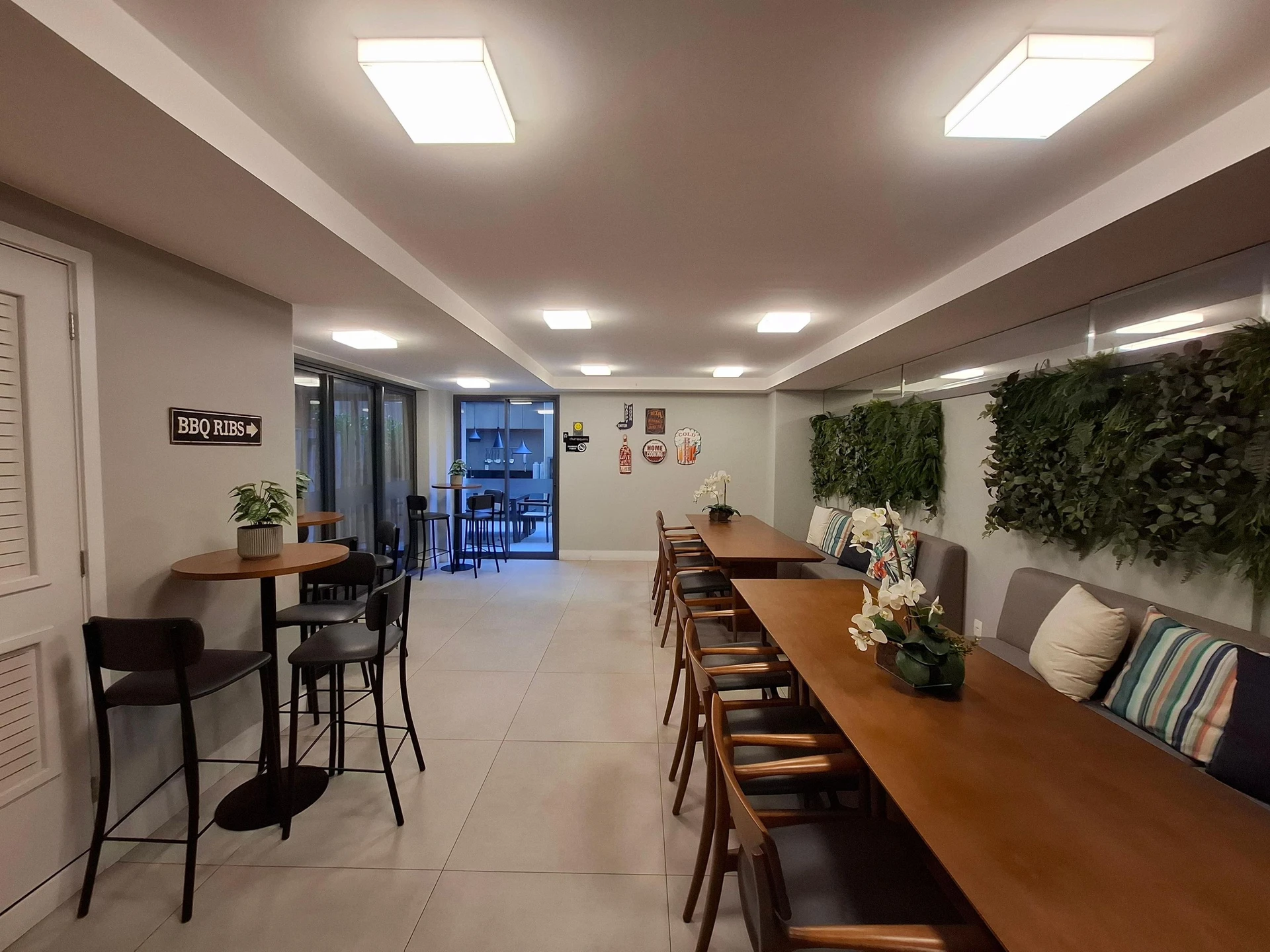 Furnished apartment with home office and balcony — photo 14