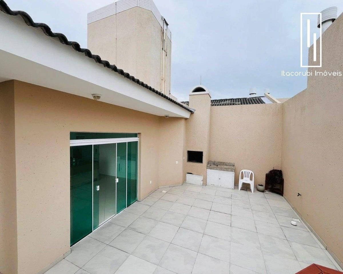 Balcony with a grill in a 2-bedroom apartment, 128 m² — photo 6