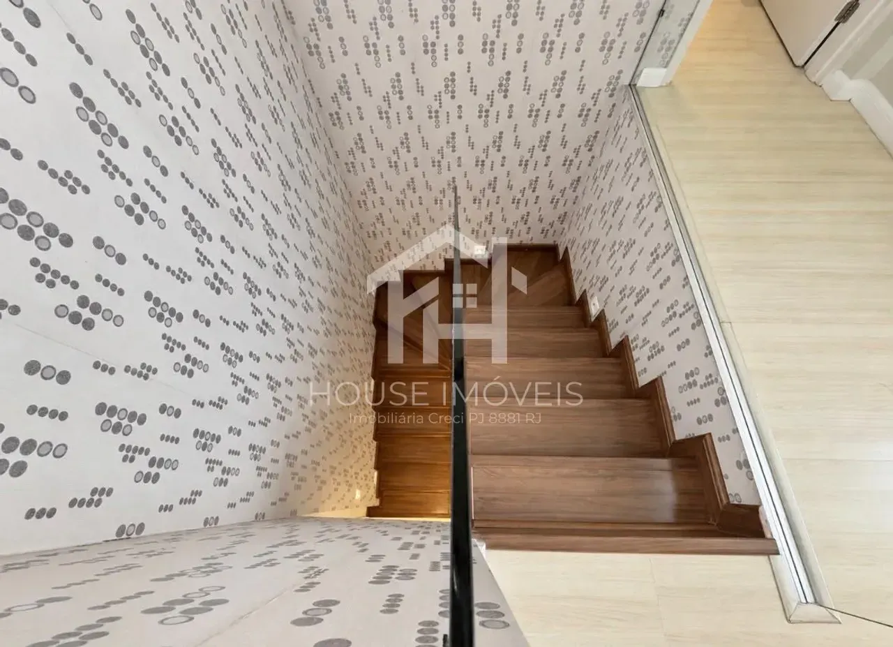 Панорамные окна и 3 спальни: квартира 150 м² — photo 30