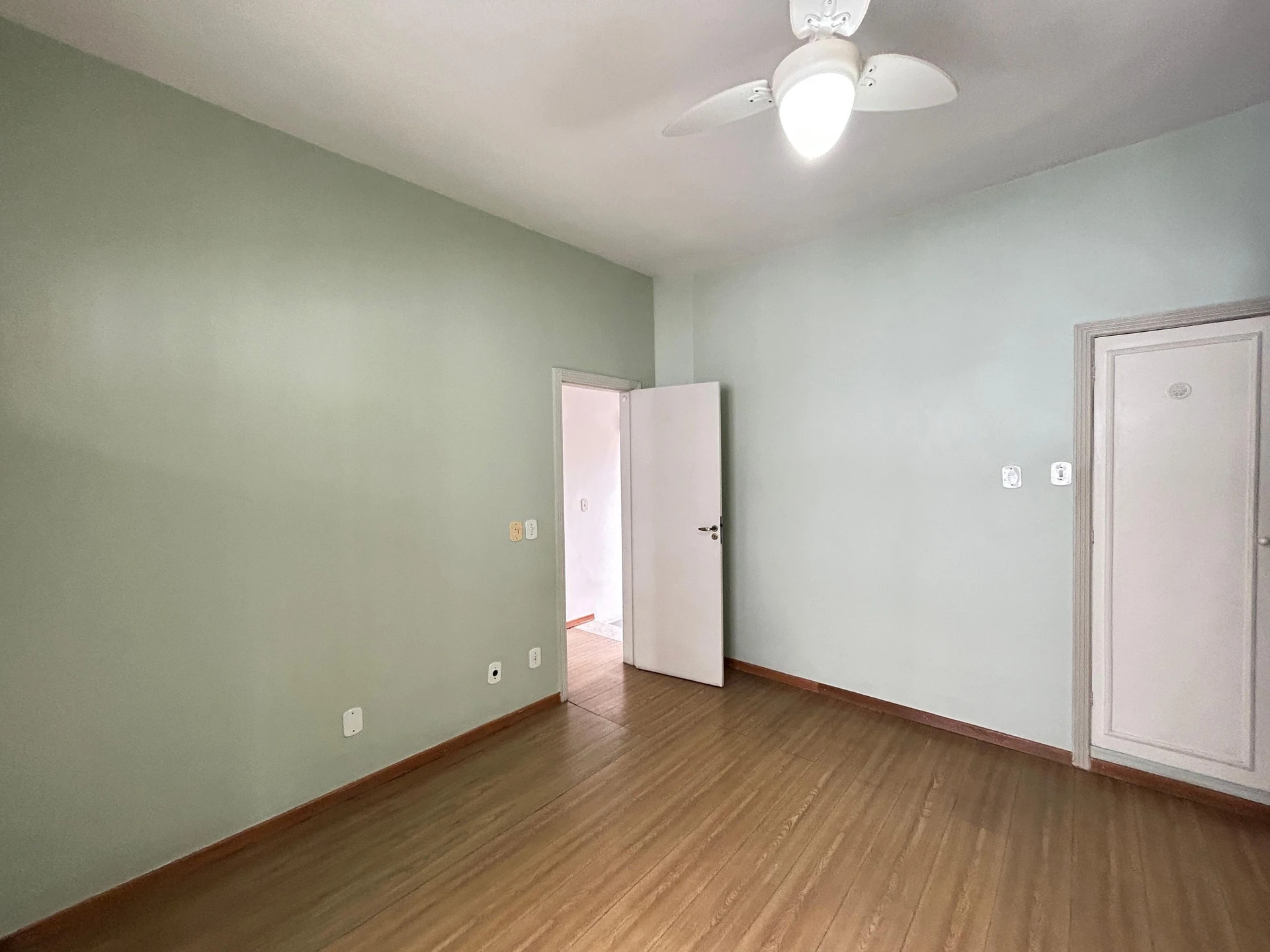 Home office in a 3-bedroom house, 150 m² — photo 9