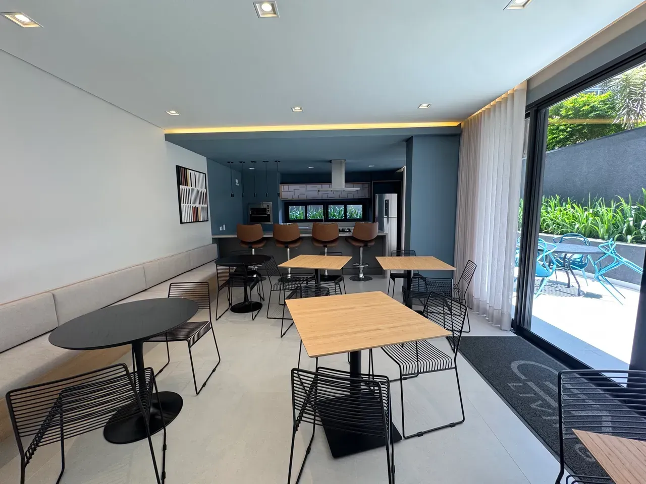 Furnished 1-bedroom apartment with a balcony — photo 27