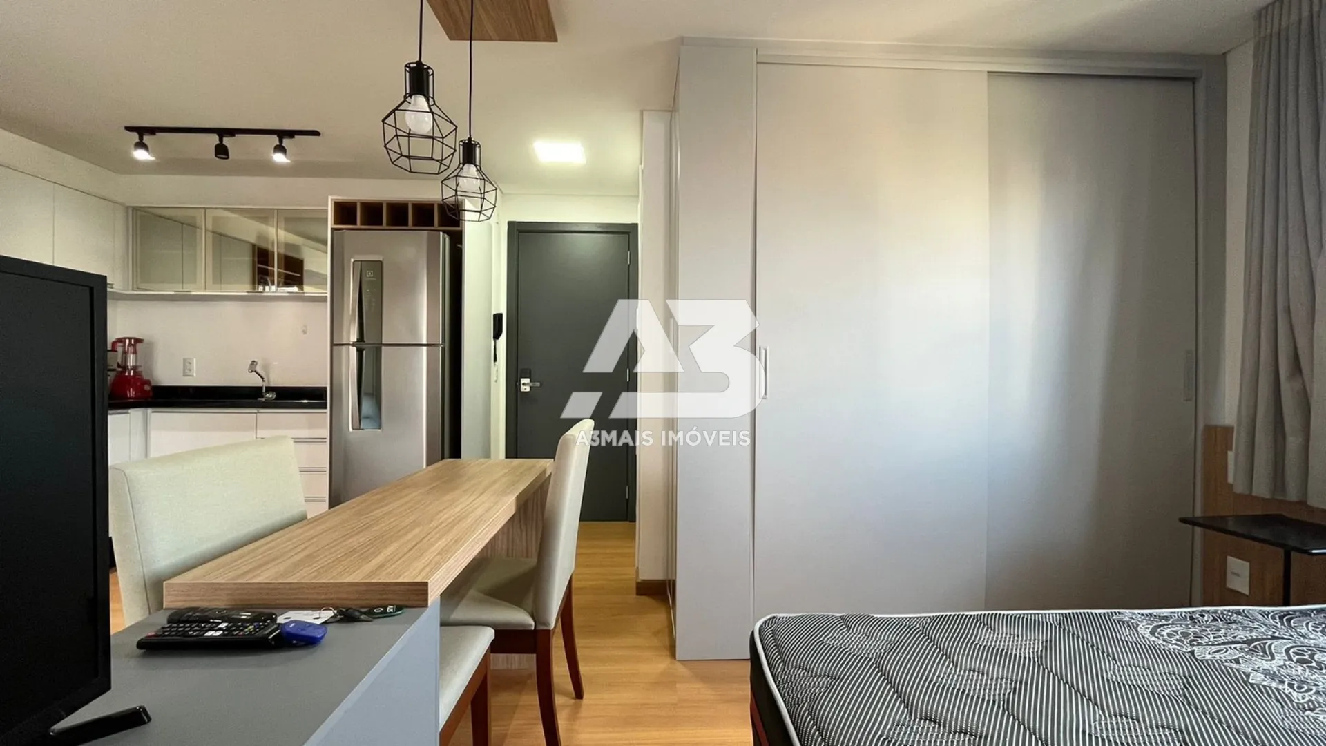 Furnished studio with open-plan kitchen and AC — photo 9