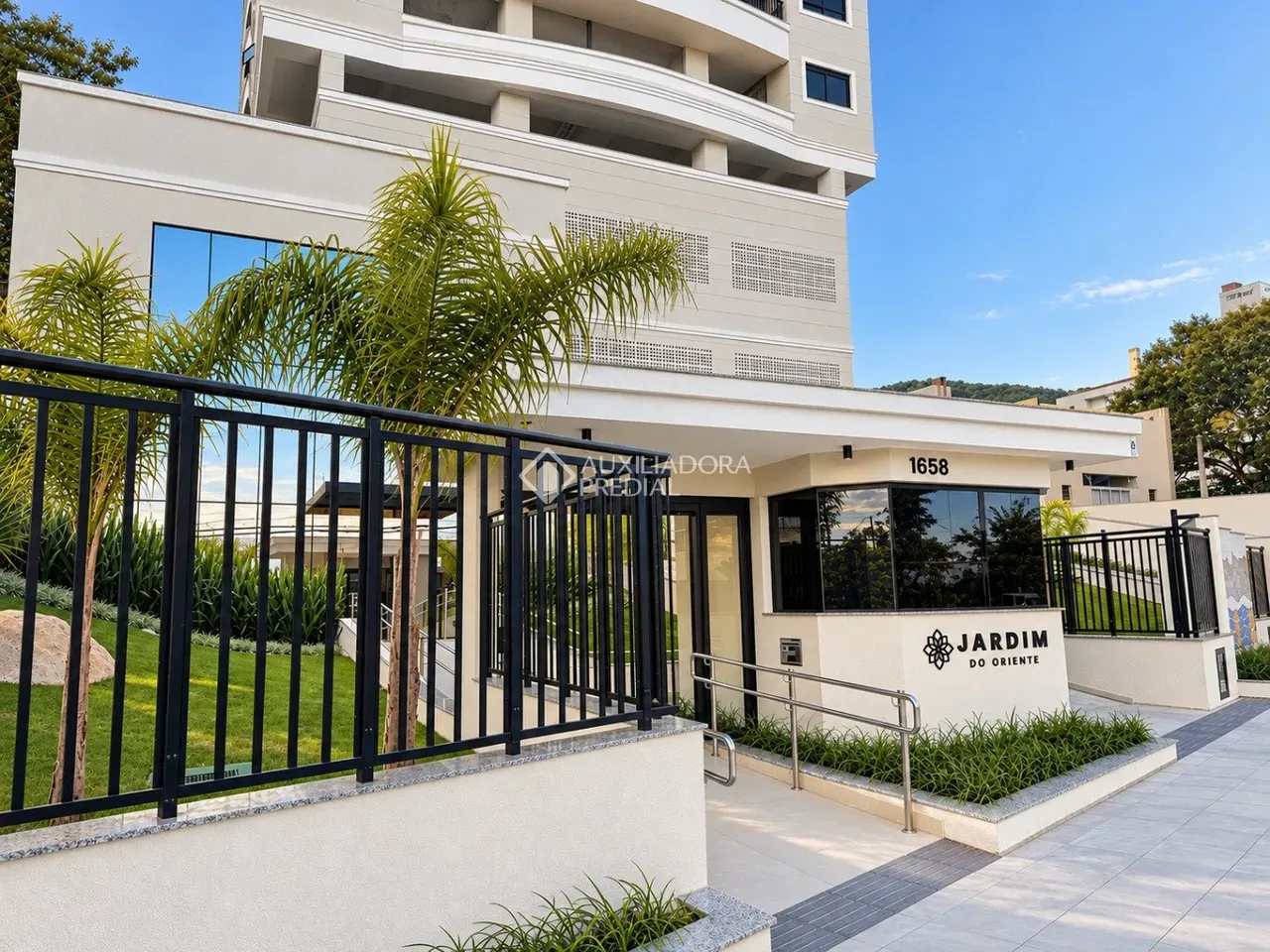 Furnished 2-bedroom apartment with balcony and grill — photo 12