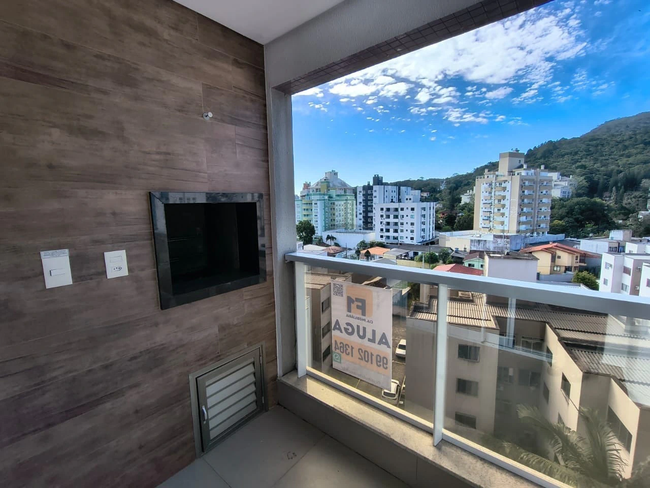2-bedroom apartment with suite and balcony BBQ grill