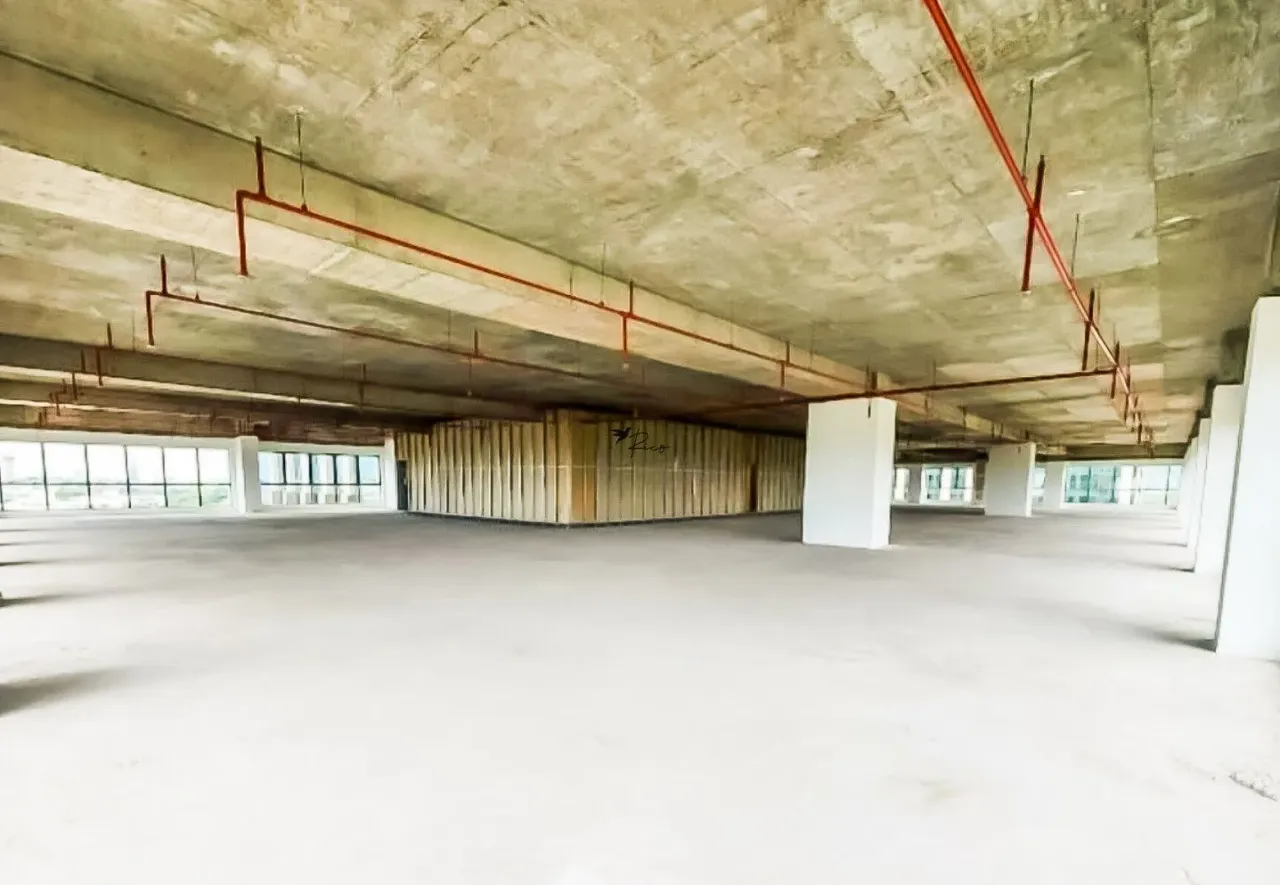 Unfurnished 1-bedroom apartment with floor-to-ceiling windows — photo 16