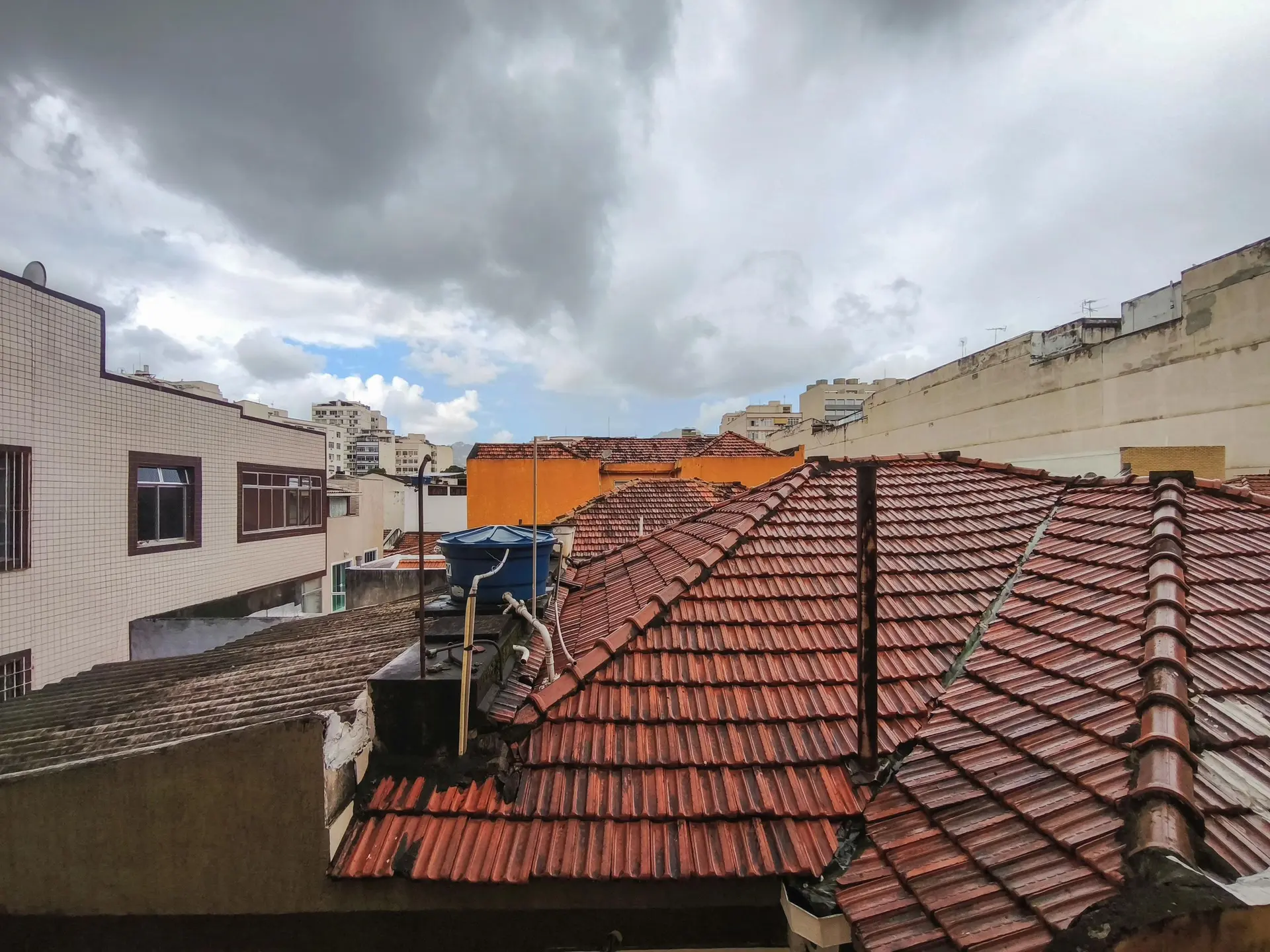 Квартира з 2 спальнями та балконом, доглянута — photo 36