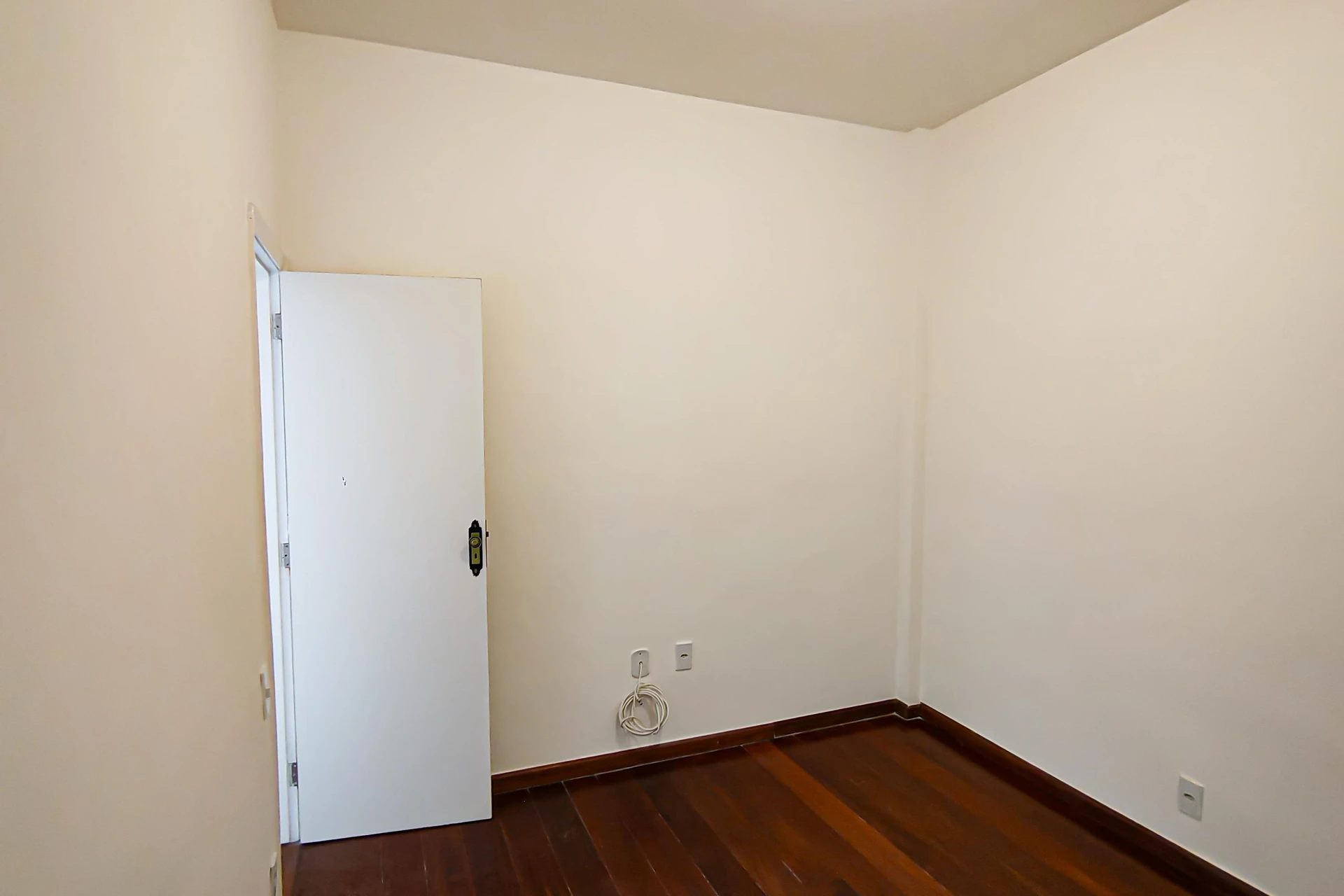 Деревянный пол или ламинат и 2 спальни: квартира 70 м² — photo 20
