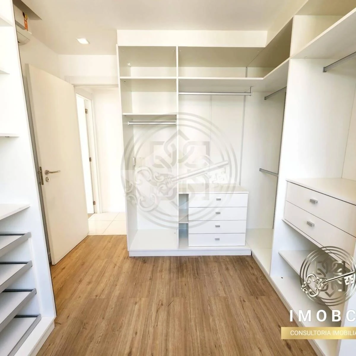 166 m² apartment with 3 bedrooms and a balcony — photo 14