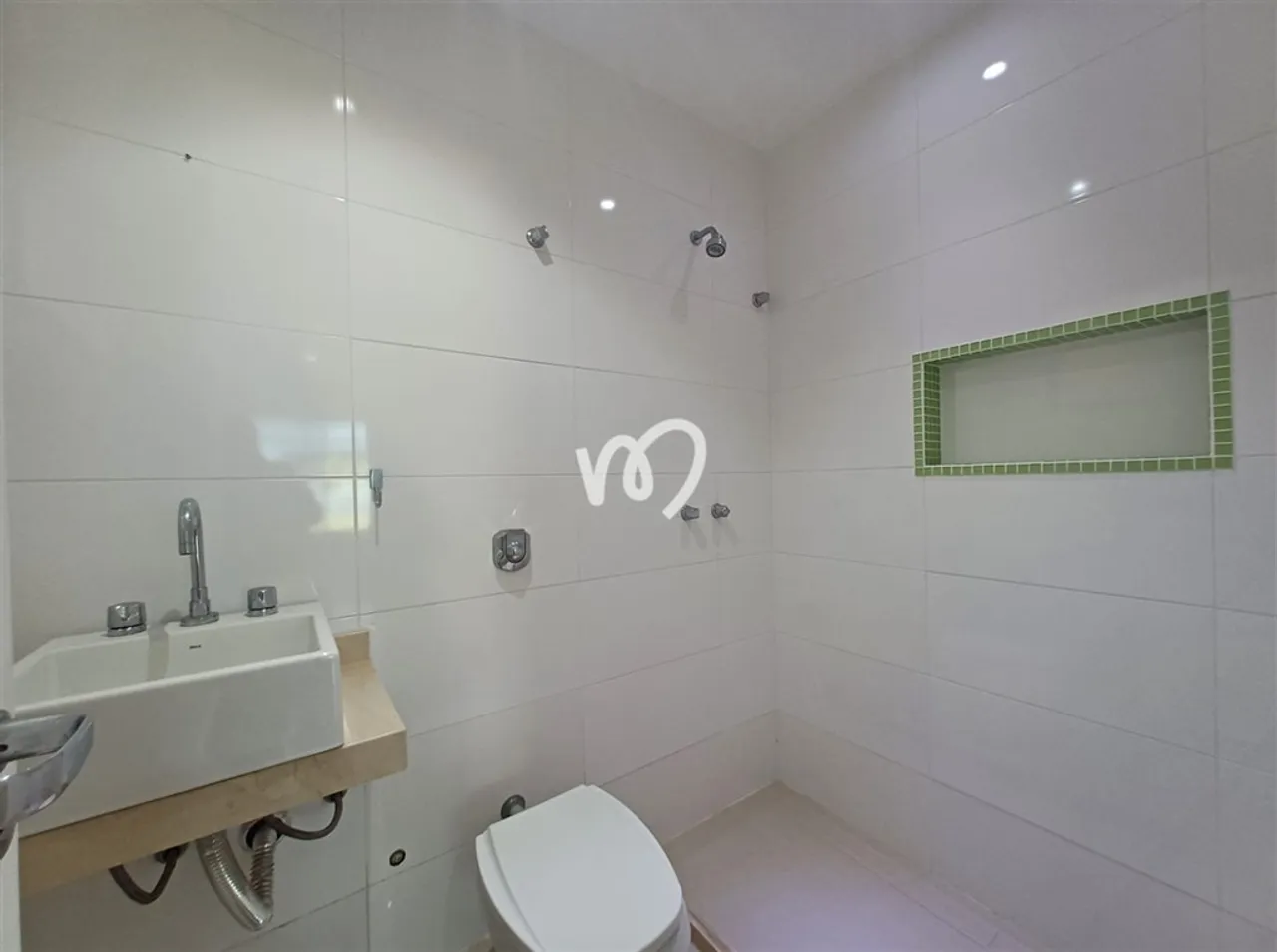 900 m² house with 5 bedrooms and 5 parking spaces — photo 9