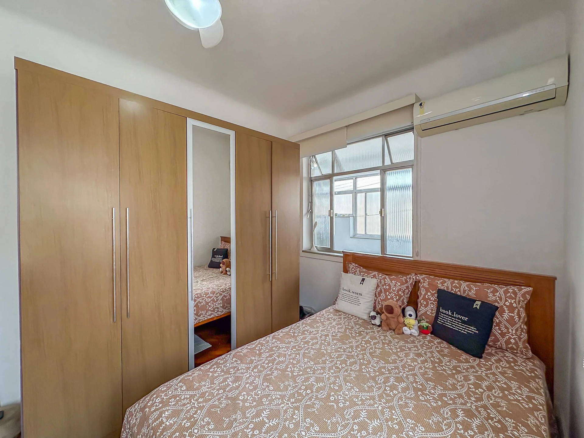 Furnished 2-bedroom apartment with a balcony — photo 17