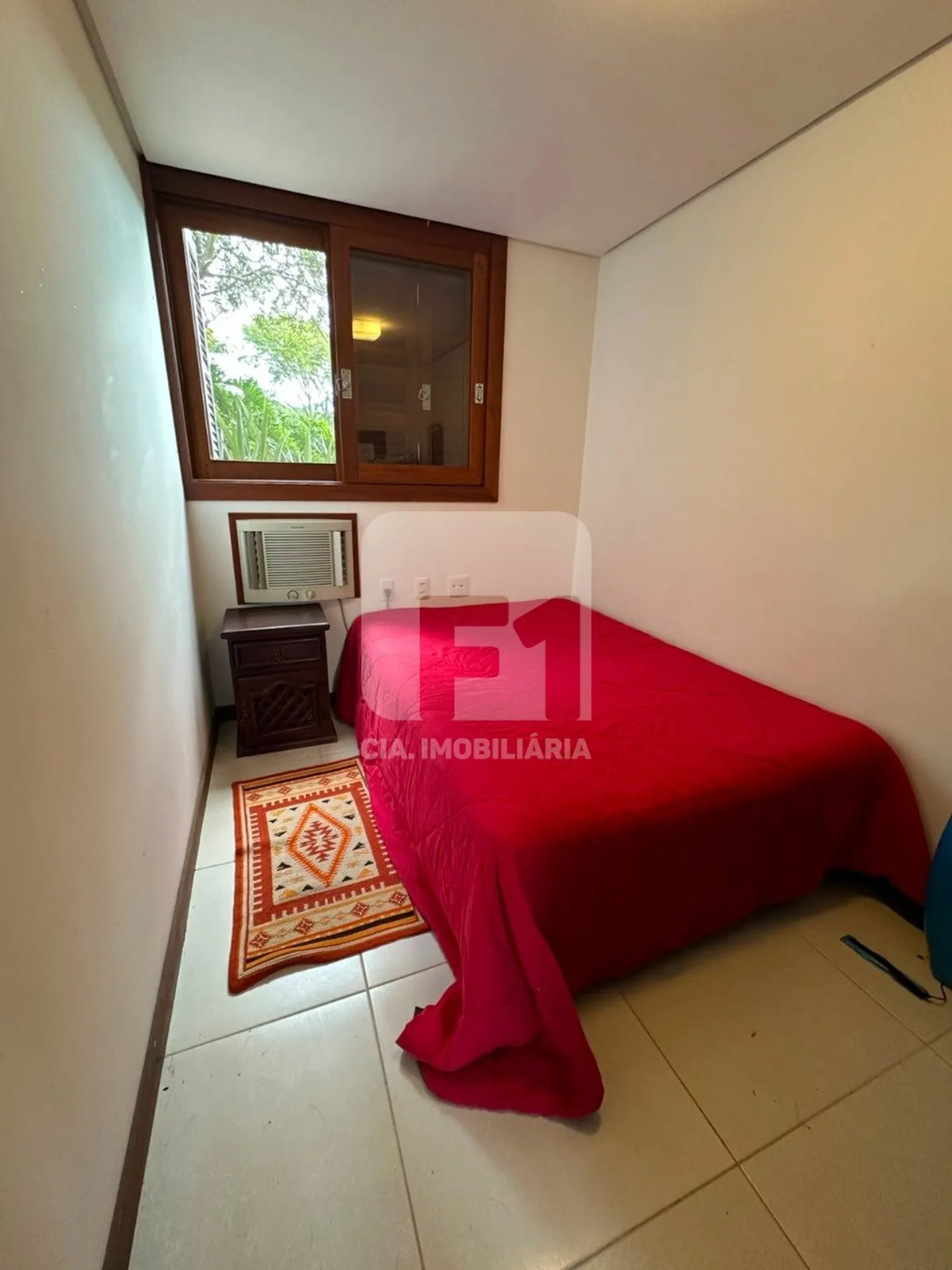 Furnished house with 6 bedrooms and 650 m² total — photo 62