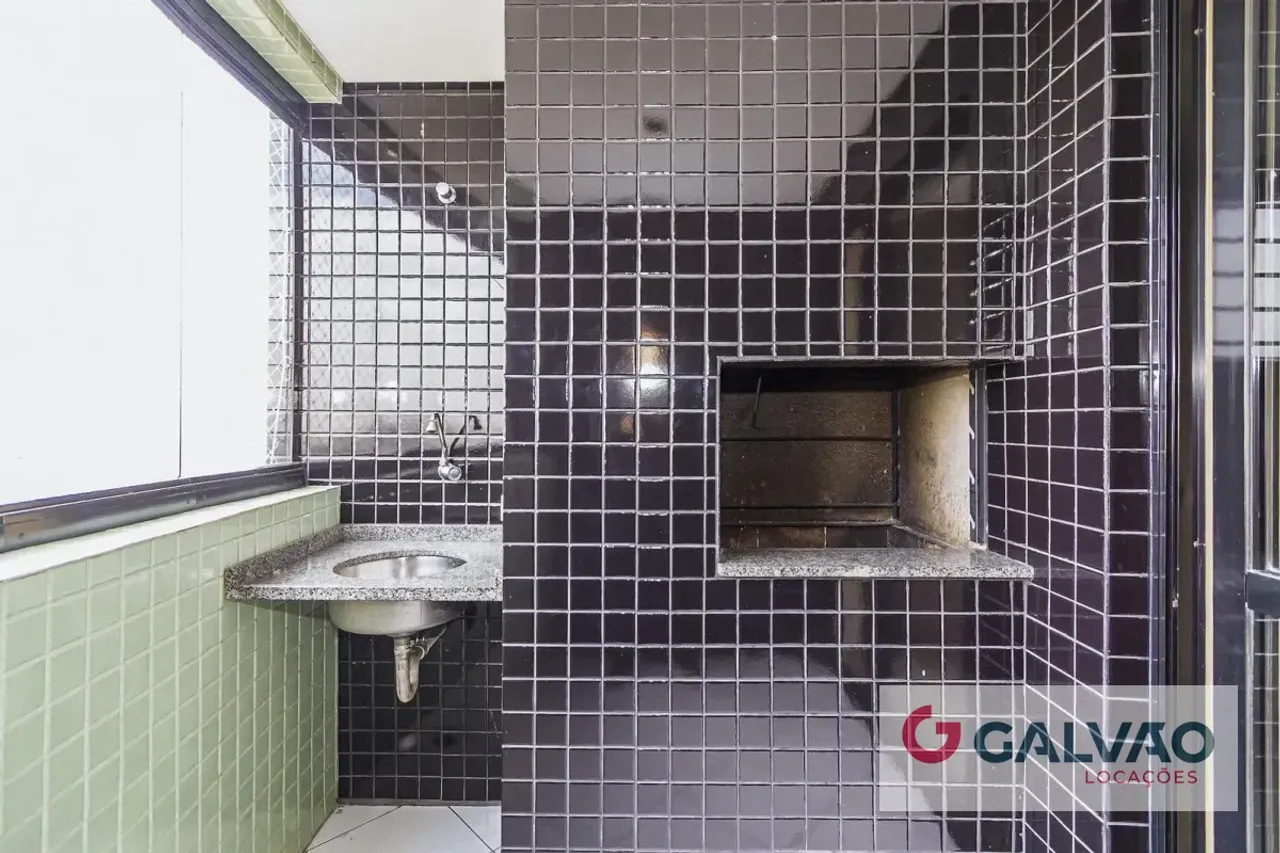 Balcony with a grill in a 3-bedroom apartment, 87 m² — photo 2