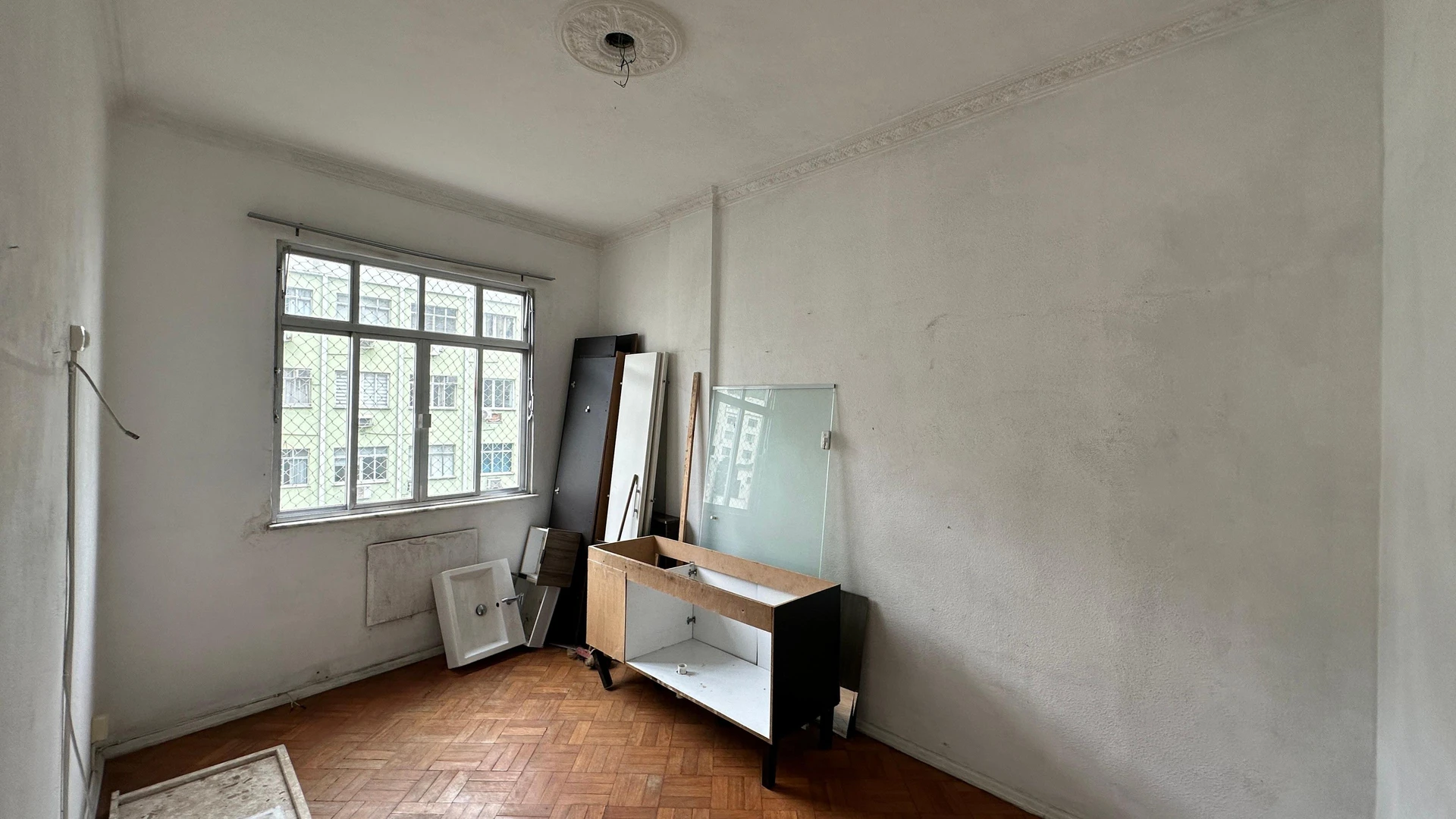 1-bedroom apartment with a separate kitchen and no parking — photo 33