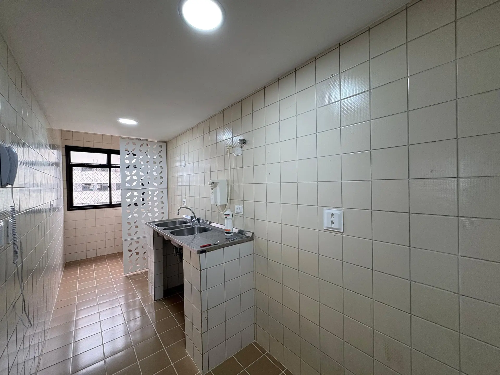 2-bedroom apartment with a glass-enclosed balcony — photo 2