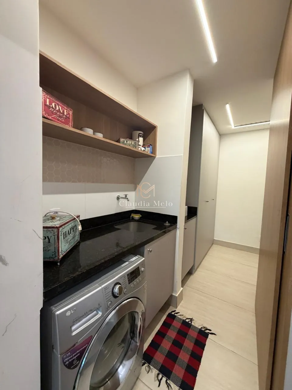 One-bedroom apartment with a washing machine — photo 5