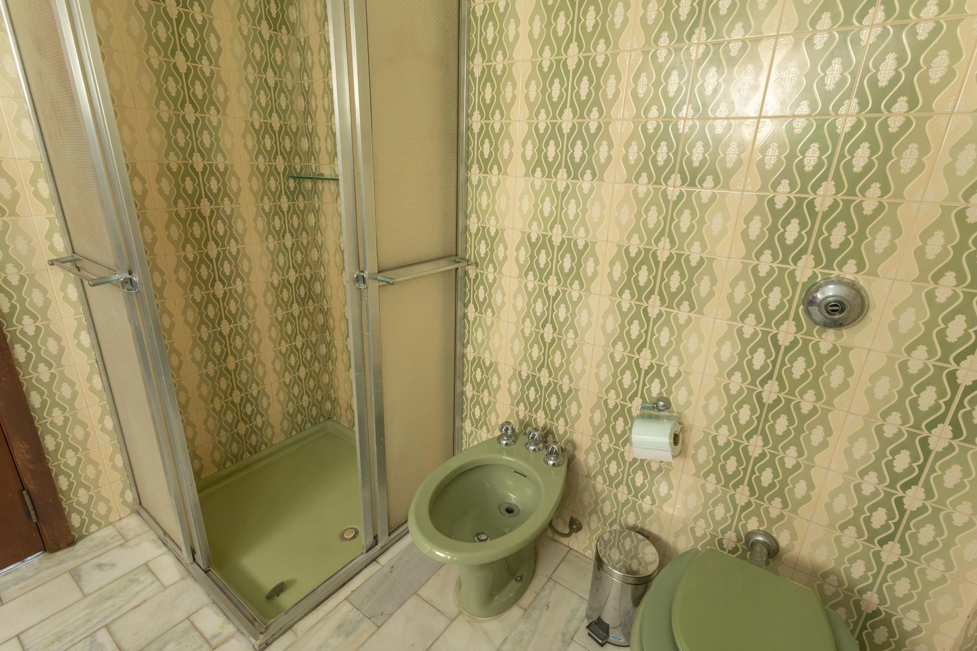 Furnished apartment with 3 bedrooms and 1 en-suite — photo 40
