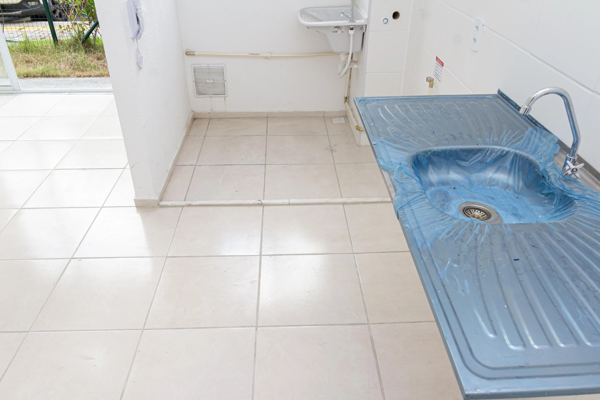 Apartamento de 2 habitaciones con balcón y jardín privado — photo 34