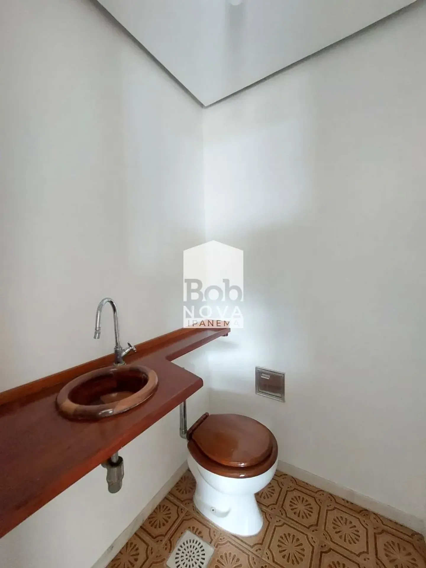 Unfurnished 161 m² apartment with a closed kitchen — photo 5