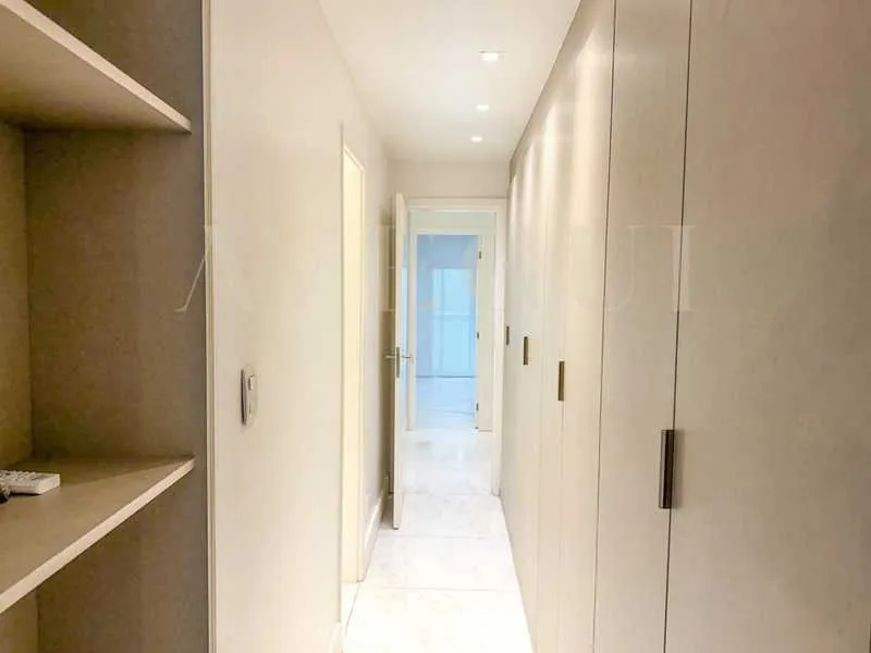 Furnished apartment, 136 m², with a glass-enclosed balcony — photo 24