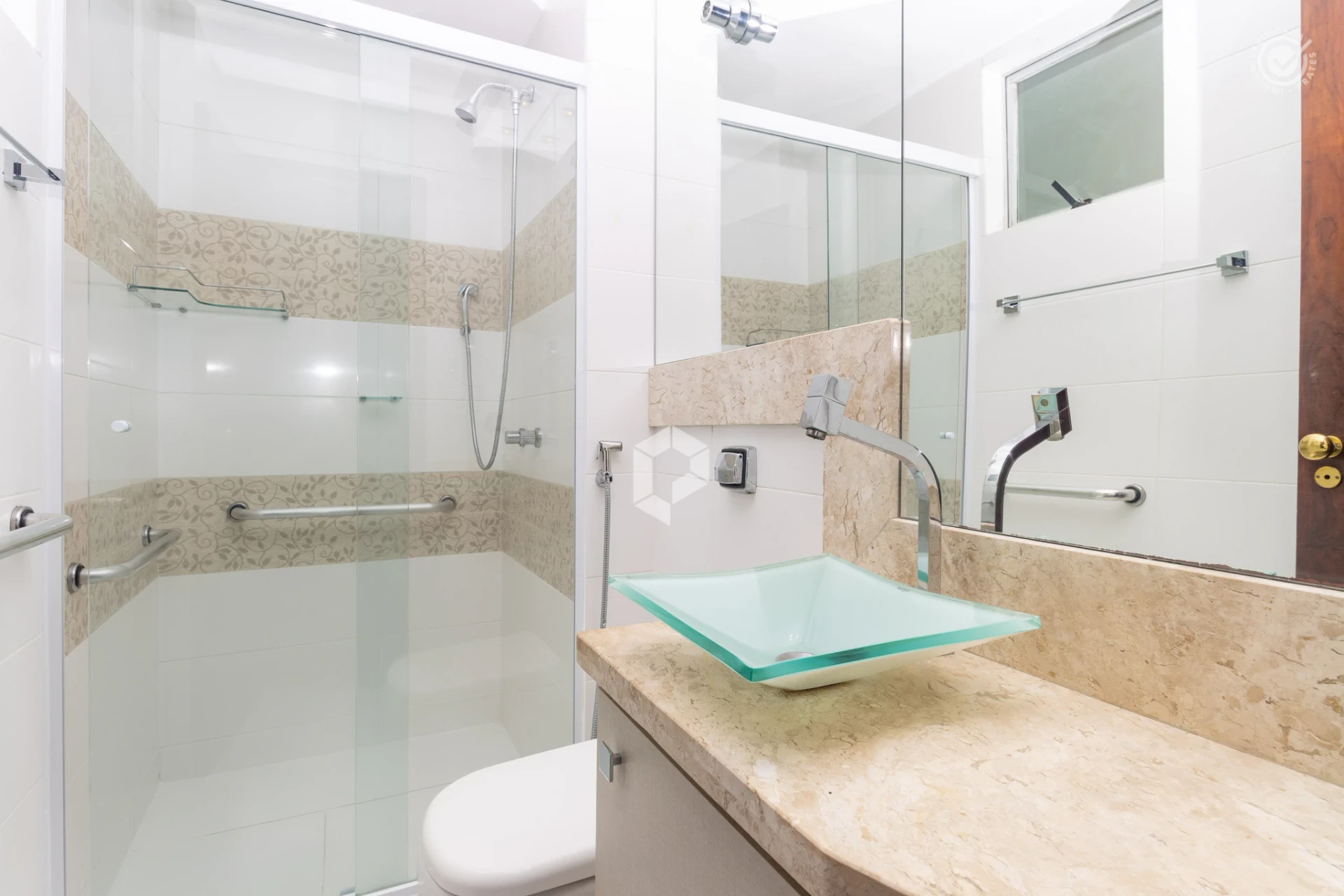 2-bedroom apartment with a washing machine — photo 3