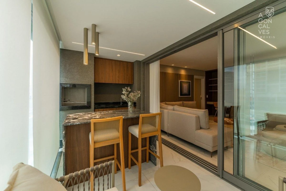 Furnished apartment, 139 m², with a glass-enclosed balcony — photo 5