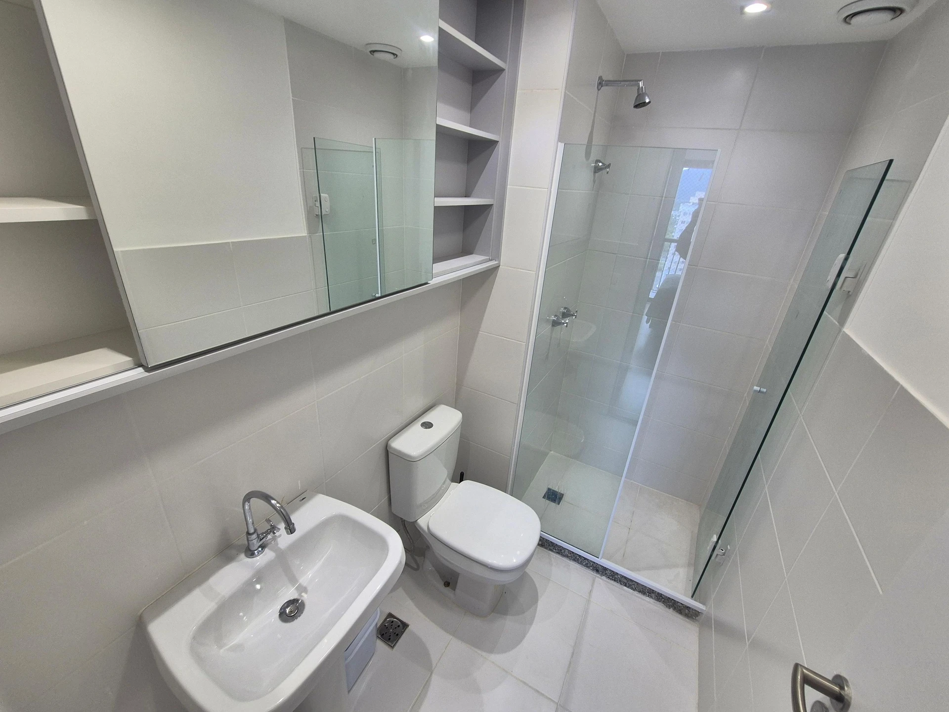 Furnished 2-bedroom apartment with enclosed balcony — photo 32