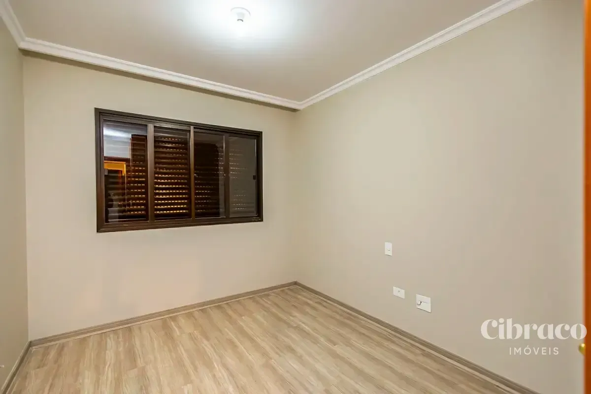250 m² apartment with 3 bedrooms and a balcony — photo 28