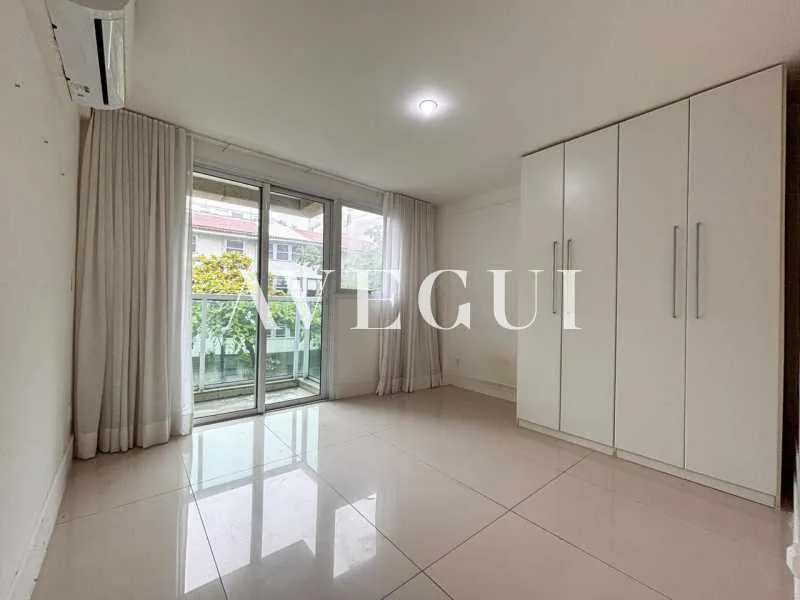 Apartamento com 4 quartos e varanda com box de vidro — photo 11