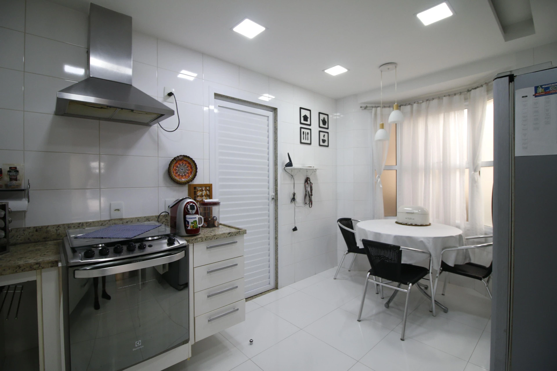 Furnished house, 230 m², with a glass-enclosed balcony — photo 9