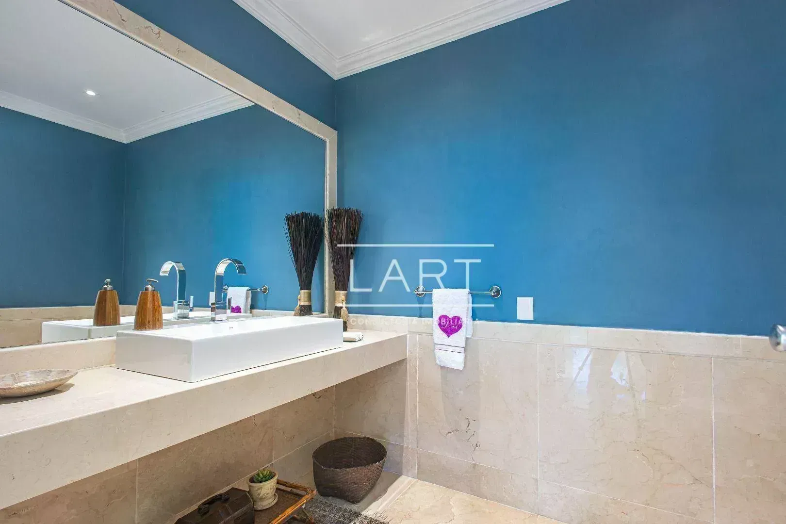 5-bedroom house with city and mountain views, 1250 m² — photo 25