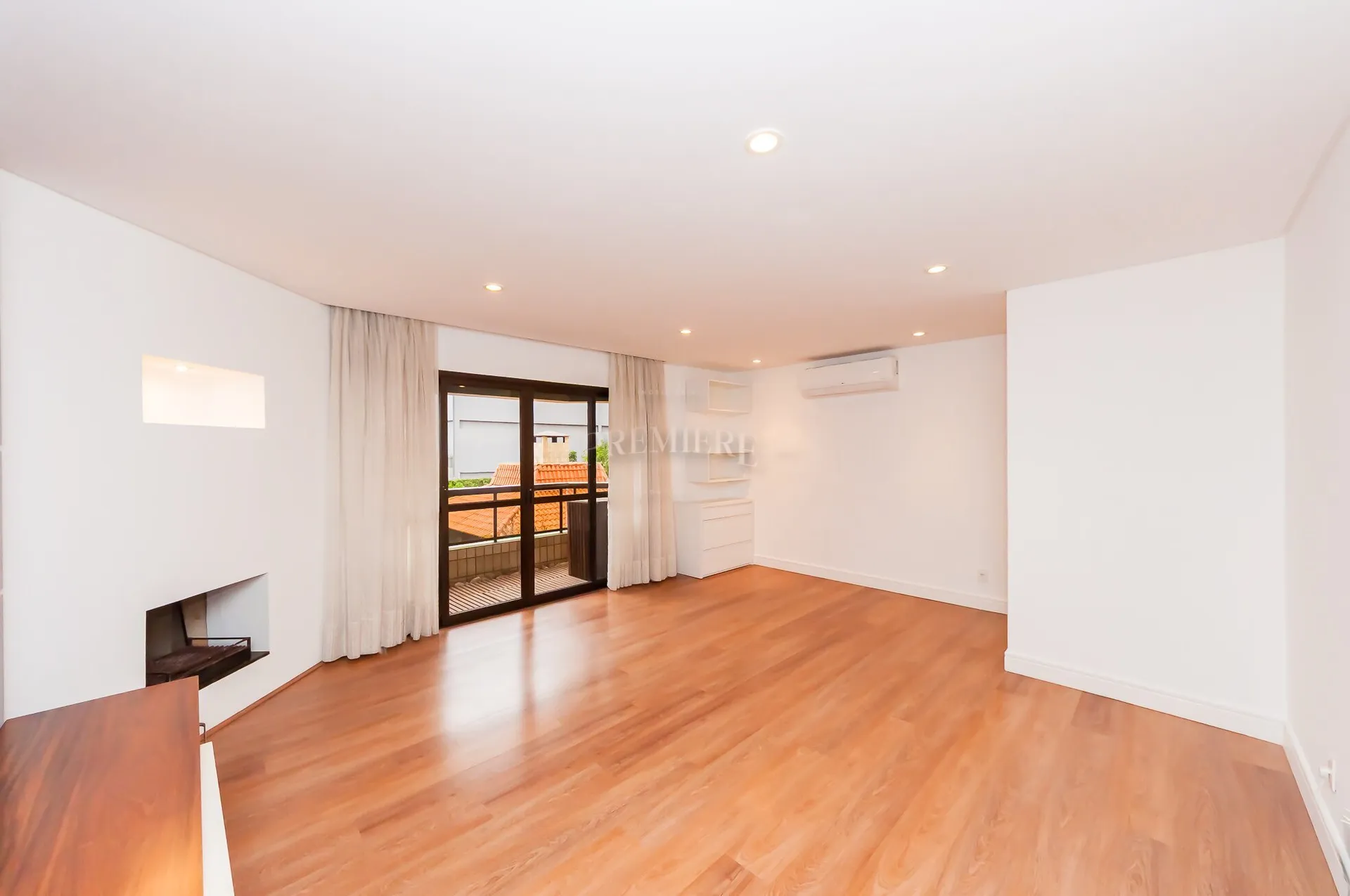 3 en-suite bedrooms in a 174 m² apartment with 2 spots — photo 5