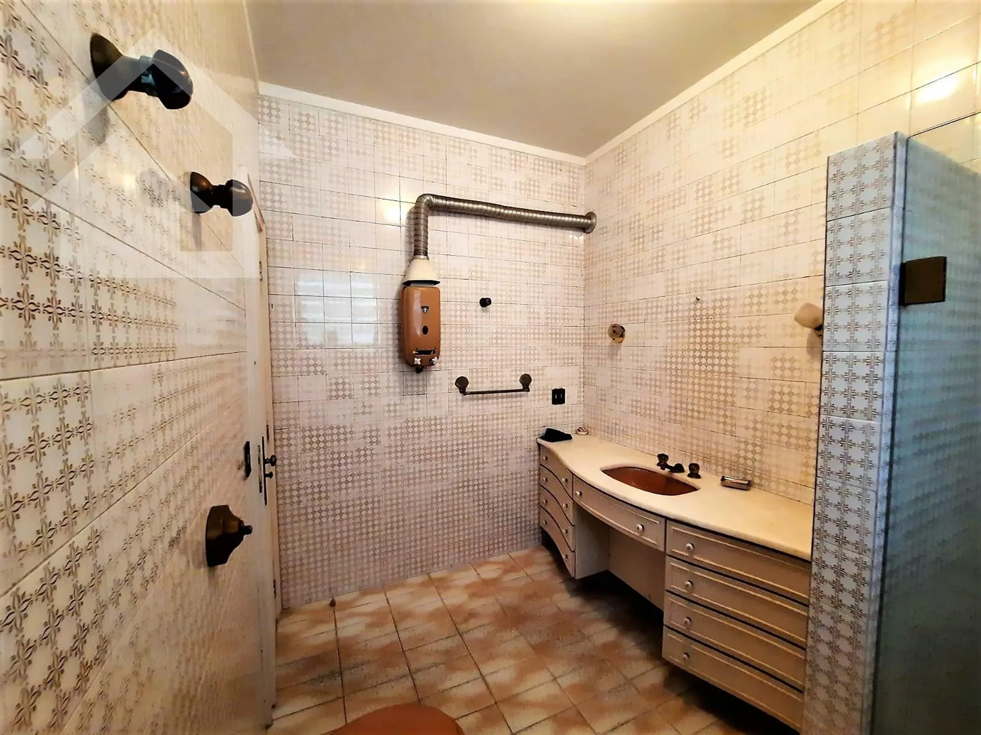 525 m² apartment with a home office and a bathtub — photo 28
