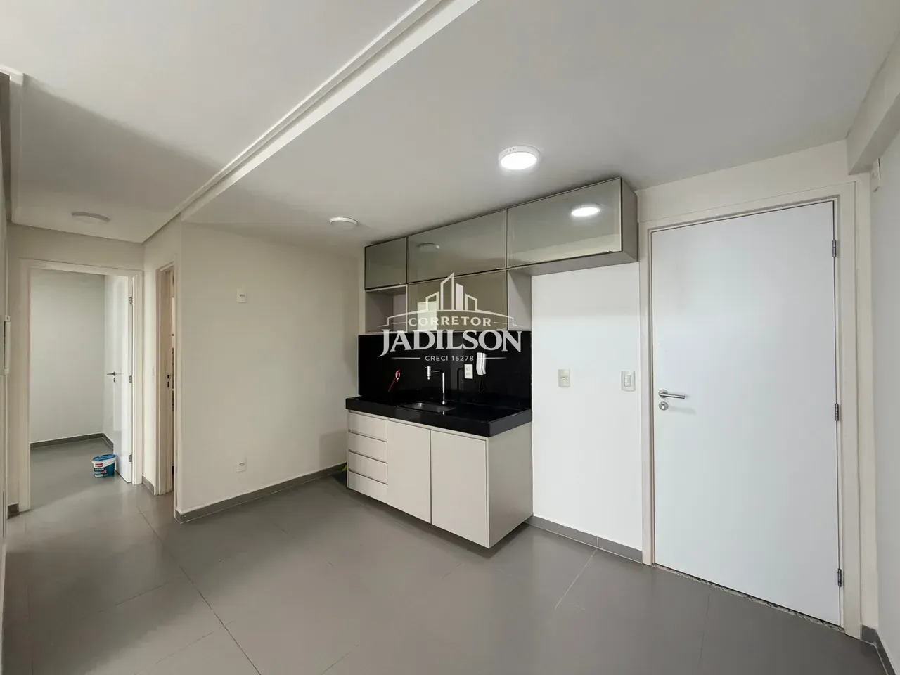 2-bedroom apartment in a building with a gym — photo 14