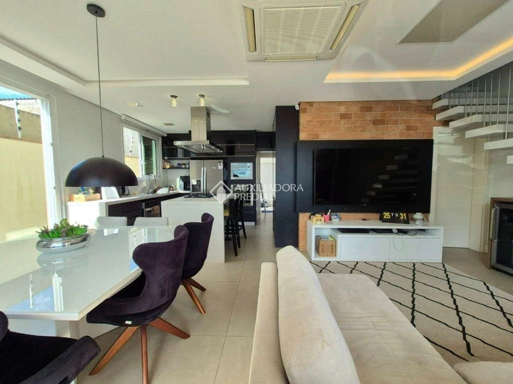 Furnished house with 3 bedrooms and 4 bathrooms