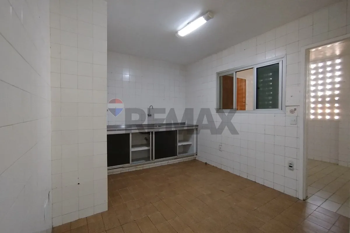 3-bedroom apartment with a closed kitchen and 160 m² — photo 2