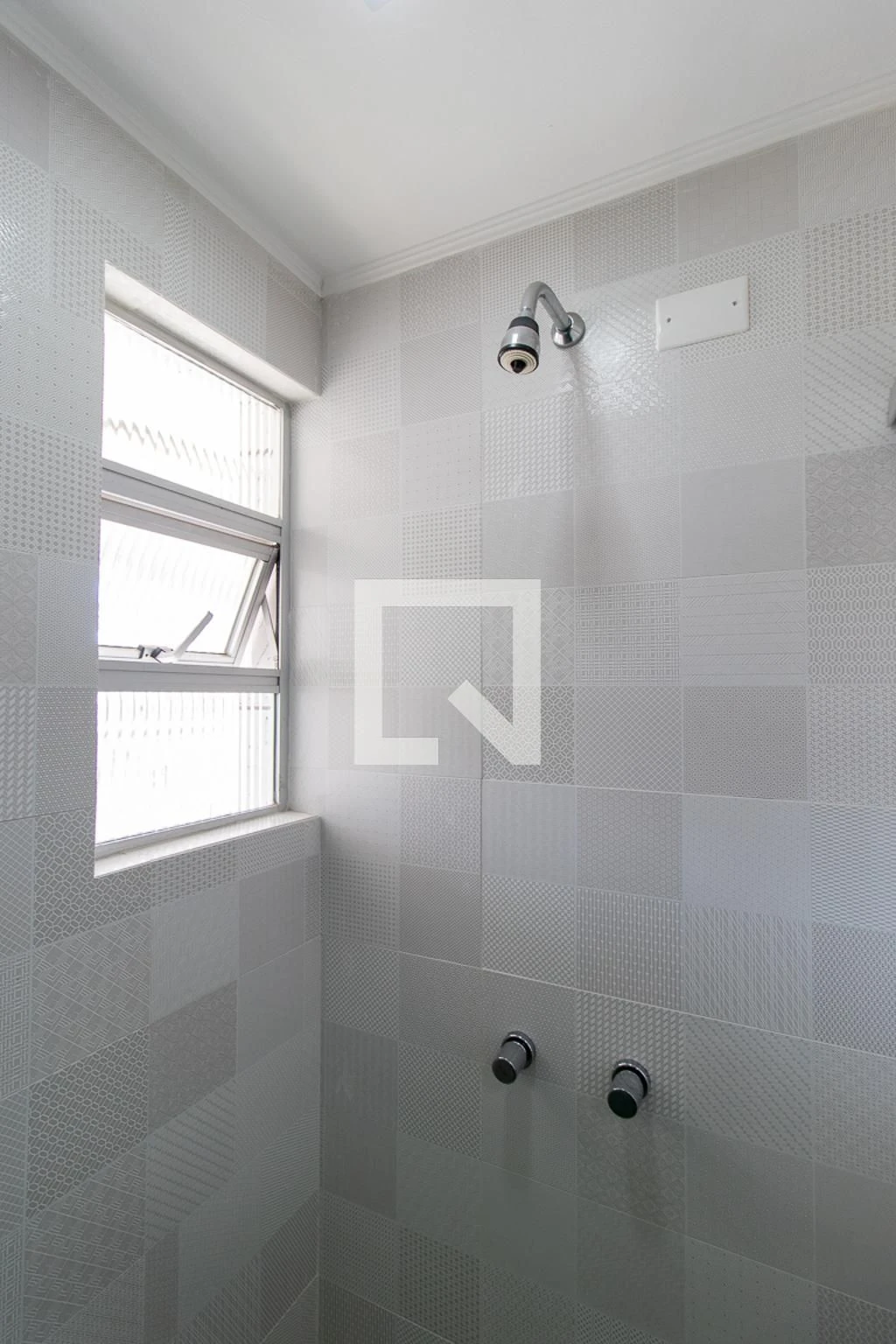Apartamento de 3 quartos com piso de madeira ou laminado — photo 13